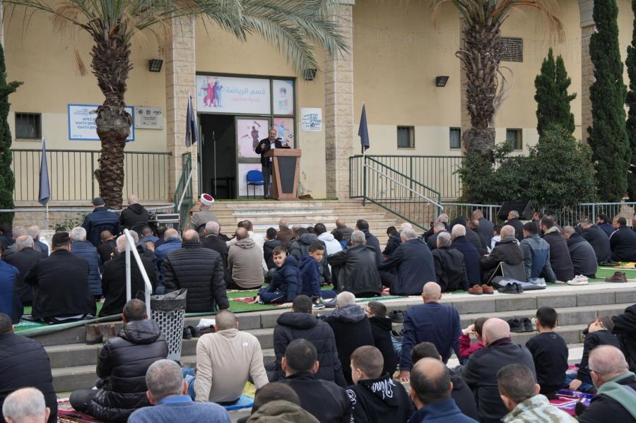 سخنين: صلاة جمعة حاشدة في ساحة البلدية امتدادًا لمظاهرة الأمس ضد العنف والجريمة